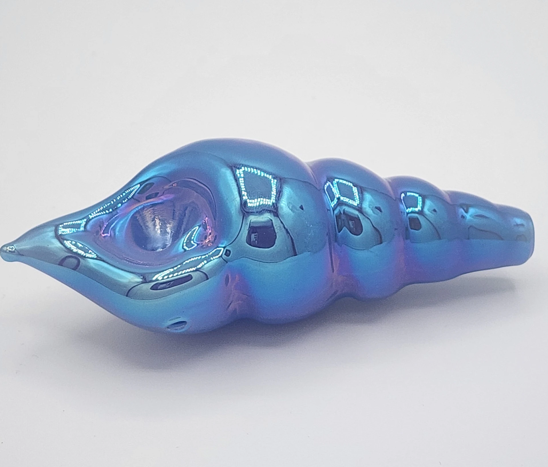 FSD - Iridescent Seashell Pipe Main Image