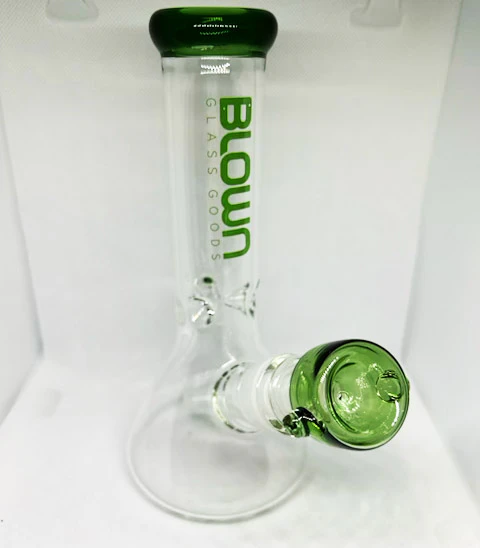 Diamond Leaf - BLOWN Glass Water Pipe Main Image