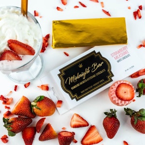 MIDNIGHT ROOTS - Midnight Bar | Strawberry Milkshake White Chocolate