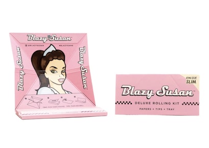 Deluxe Rolling Kit | Papers + Tips + Tray | Blazy Susan