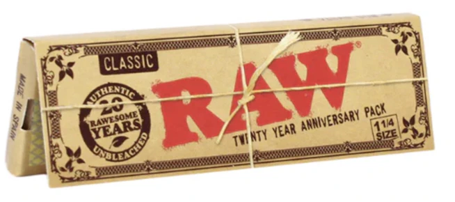 RAW 20th Anniversary 1 1/4 Rolling Papers | RAW