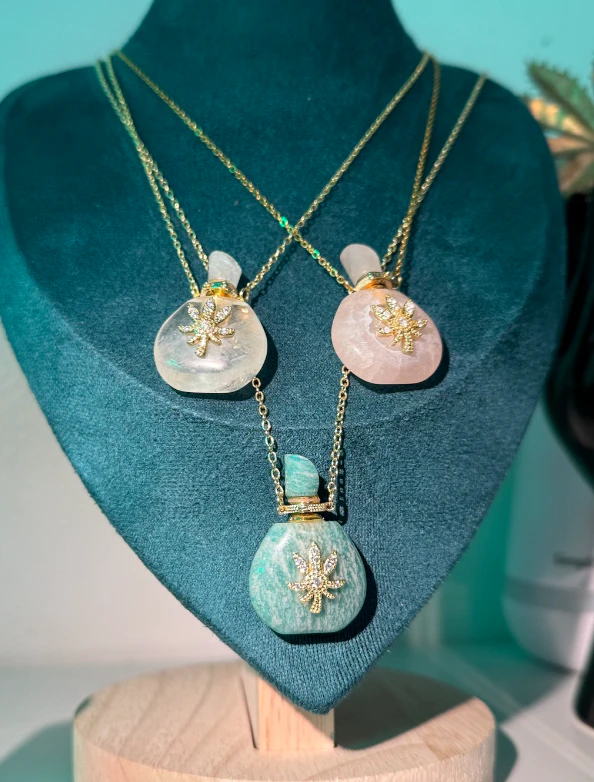 Sweeder - Crystal Leaf Oil Pendant Necklace Main Image