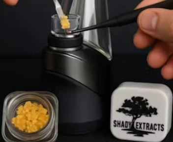 Shady Extracts | Sour Strawberry Full Spectrum Sugar | 1g