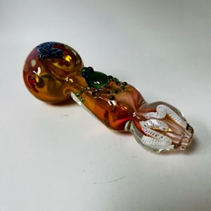 Glass - 5.5" Gold Fumed Thick Ribbon Frog Hand Pipe