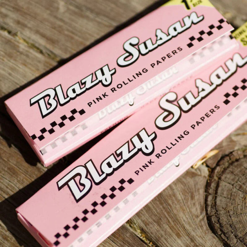 Blazy Susan - 1.25" 50pk Rolling Papers Pink