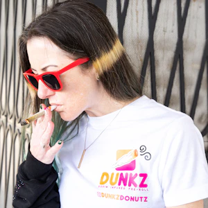 DUNKZ DONUTZ - Dunkz - "Cali Smokes On Dunkz " T - Shirt - WHITE
